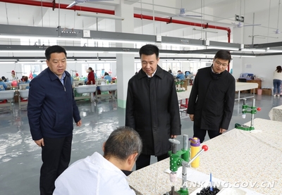 郭青到漢濱區(qū)茨溝鎮(zhèn)暗訪調(diào)研 鞏固拓展脫貧攻堅(jiān)成果同鄉(xiāng)村振興有效銜接，助力玩具銷售產(chǎn)業(yè)升級